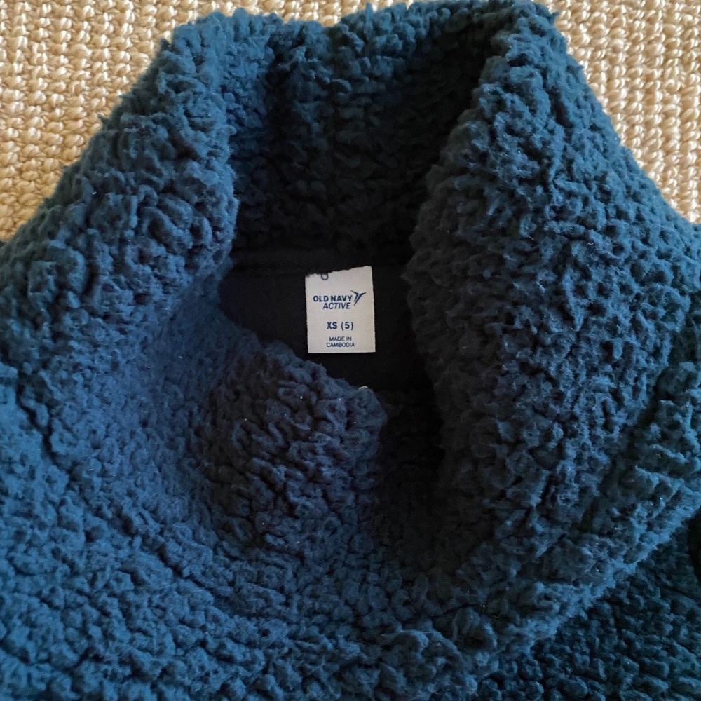 Old Navy Active Girl's Green Pullover Size XS (5) New With Tags - Picture 3 of 4
